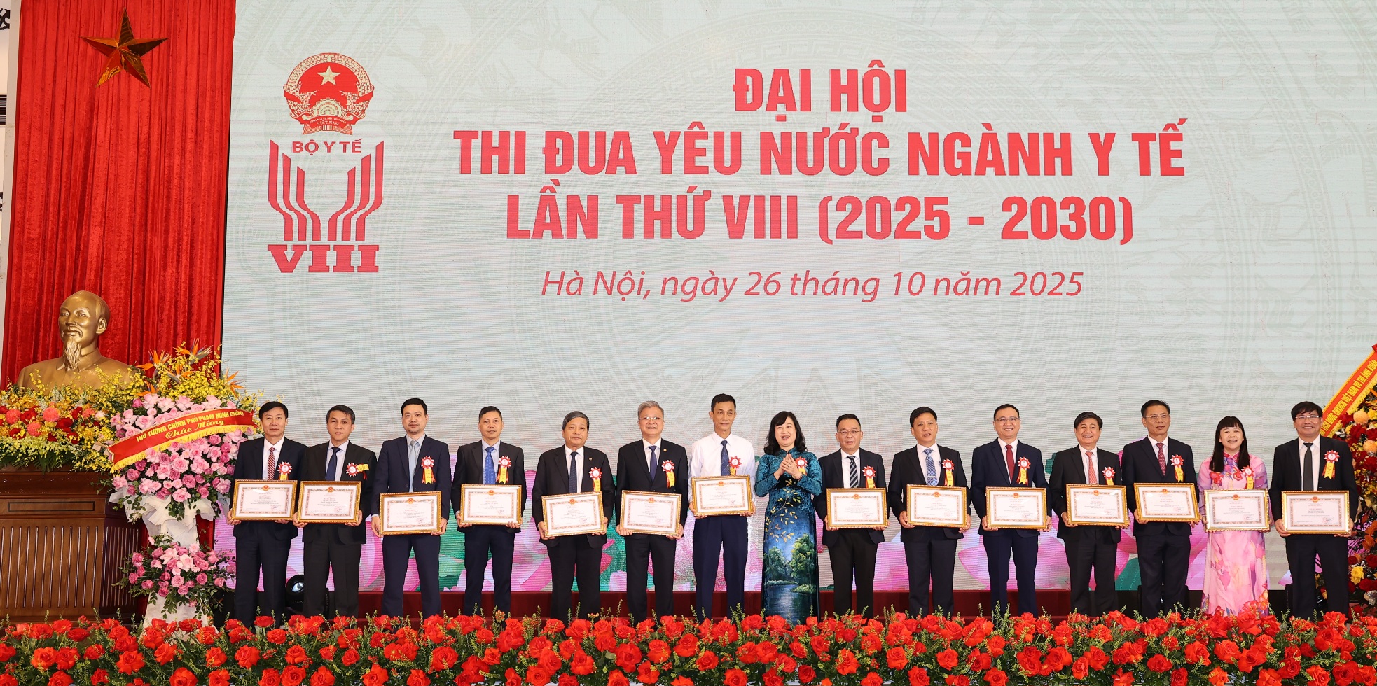 Phó Thủ tướng: Thành tích nổi bật trong phong trào thi đua ngành Y tế đóng góp quan trọng cho sự phát triển đất nước- Ảnh 13. Phó Thủ tướng: Thành tích nổi bật trong phong trào thi đua ngành Y tế đóng góp quan trọng cho sự phát triển đất nước- Ảnh 13.