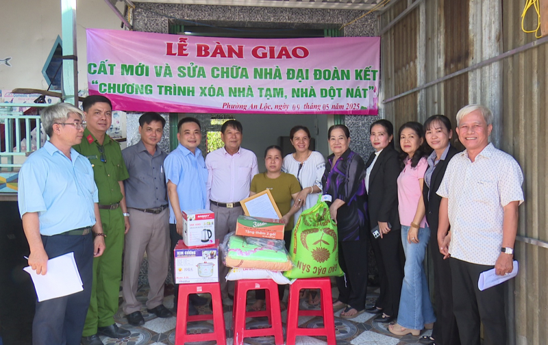 Đồng Tháp: Hoàn thành sớm Chương trình xóa nhà tạm, nhà dột nát- Ảnh 2. Đồng Tháp: Hoàn thành sớm Chương trình xóa nhà tạm, nhà dột nát- Ảnh 2.