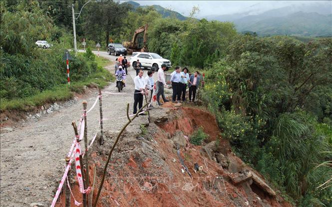 Người dân vùng ngập sâu ở Nha Trang chạy vào bệnh viện tránh lũ- Ảnh 5.