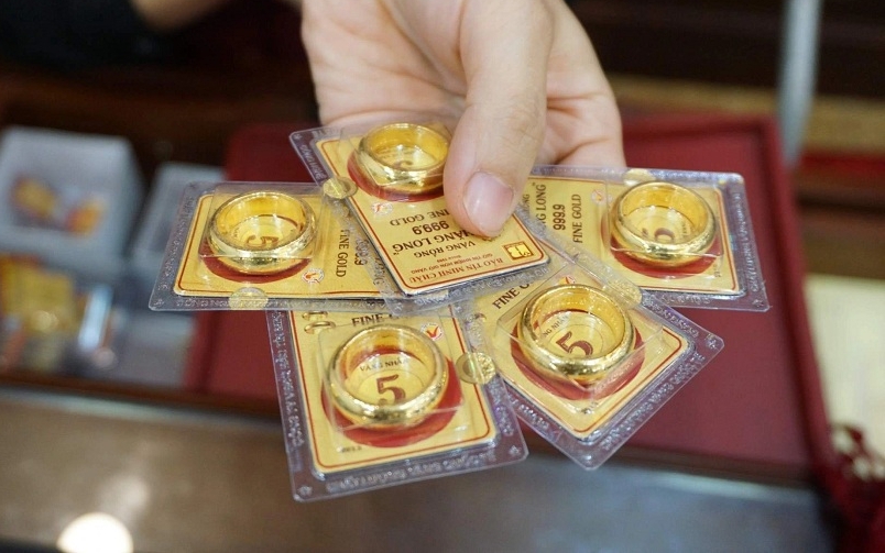 Giá vàng hôm nay ngày 27/10 đồng loạt giảm mạnh