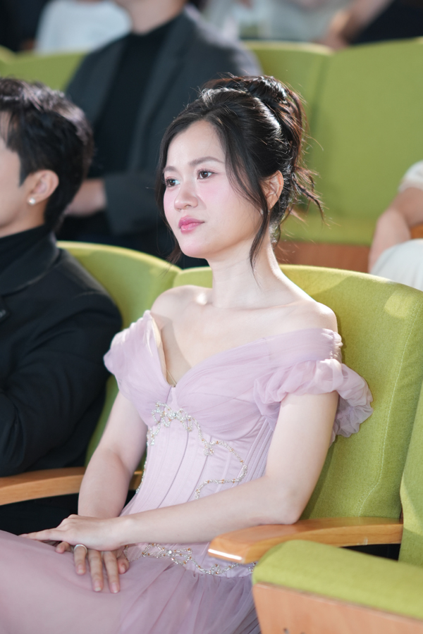 Lâm Vỹ Dạ tiết lộ chuyện ở nhà 'chỉ cần nói, con đều phải nghe ngay'- Ảnh 2. Lâm Vỹ Dạ tiết lộ chuyện ở nhà 'chỉ cần nói, con đều phải nghe ngay'- Ảnh 2.