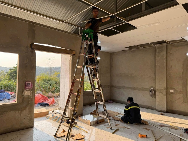 A person on a ladder on a ladder  AI-generated content may be incorrect.