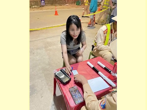 Người phụ nữ 'cố thủ' trong nhà khi bị kiểm tra nồng độ cồn ở Thái Nguyên- Ảnh 1. Người phụ nữ 'cố thủ' trong nhà khi bị kiểm tra nồng độ cồn ở Thái Nguyên- Ảnh 1.