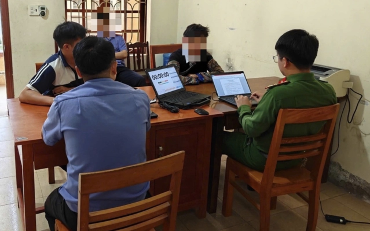 Muốn 'lấy điểm' với Ban giám hiệu, giáo viên làm giả công văn của UBND tỉnh- Ảnh 2. Muốn 'lấy điểm' với Ban giám hiệu, giáo viên làm giả công văn của UBND tỉnh- Ảnh 2.
