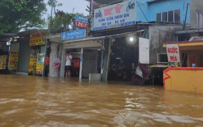 Mưa lớn dịch chuyển ra Nghệ An đến Quảng Trị- Ảnh 3. Cập nhật các xã phường có nguy cơ ngập lụt ở 3 tỉnh miền Trung đang mưa lớn