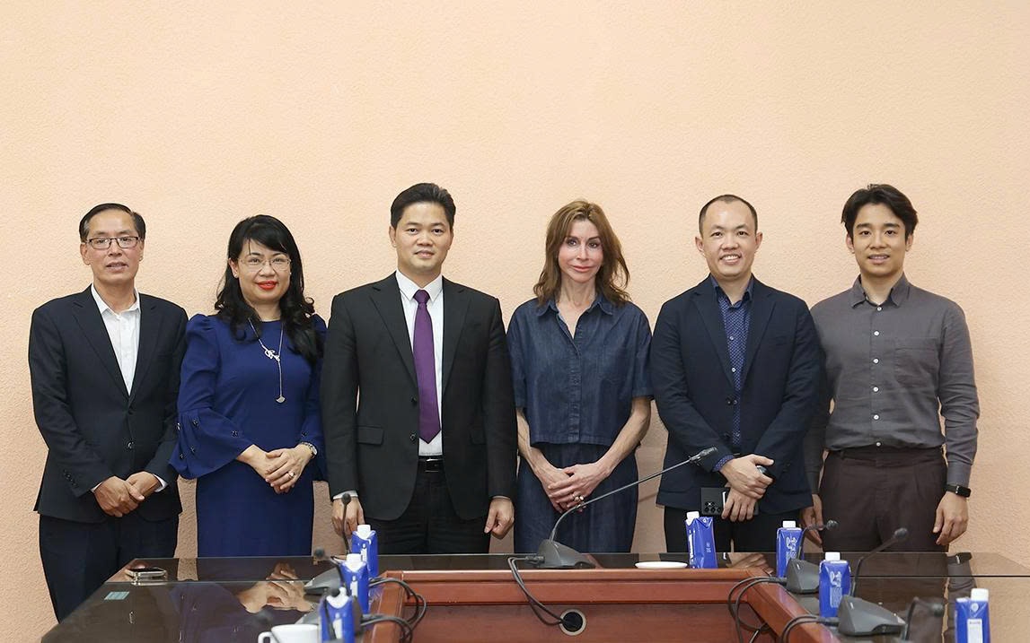 Thứ trưởng Bộ Y tế Vũ Mạnh Hà: TPHCM tiên phong trong chuyển đổi số, phát triển kỹ thuật chuyên sâu- Ảnh 5. Thứ trưởng Bộ Y tế Vũ Mạnh Hà: TPHCM tiên phong trong chuyển đổi số, phát triển kỹ thuật chuyên sâu- Ảnh 5.