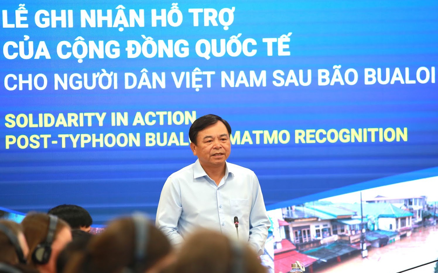 Liên bang Nga viện trợ 29 tấn hàng thiết yếu cho người dân vùng lũ ở TP Huế- Ảnh 4. Liên bang Nga viện trợ 29 tấn hàng thiết yếu cho người dân vùng lũ ở TP Huế- Ảnh 4.