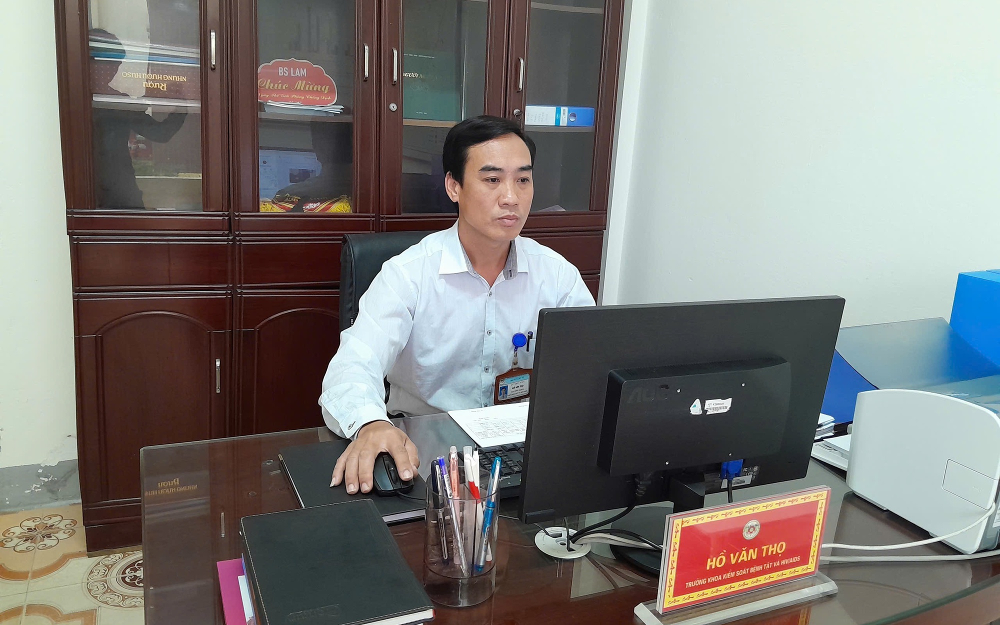 10 tháng, phát hiện gần 340 trường hợp nhiễm HIV mới tại Hà Nội- Ảnh 3. Người 17 năm "giữ lửa" trong công tác phòng, chống HIV/AIDS