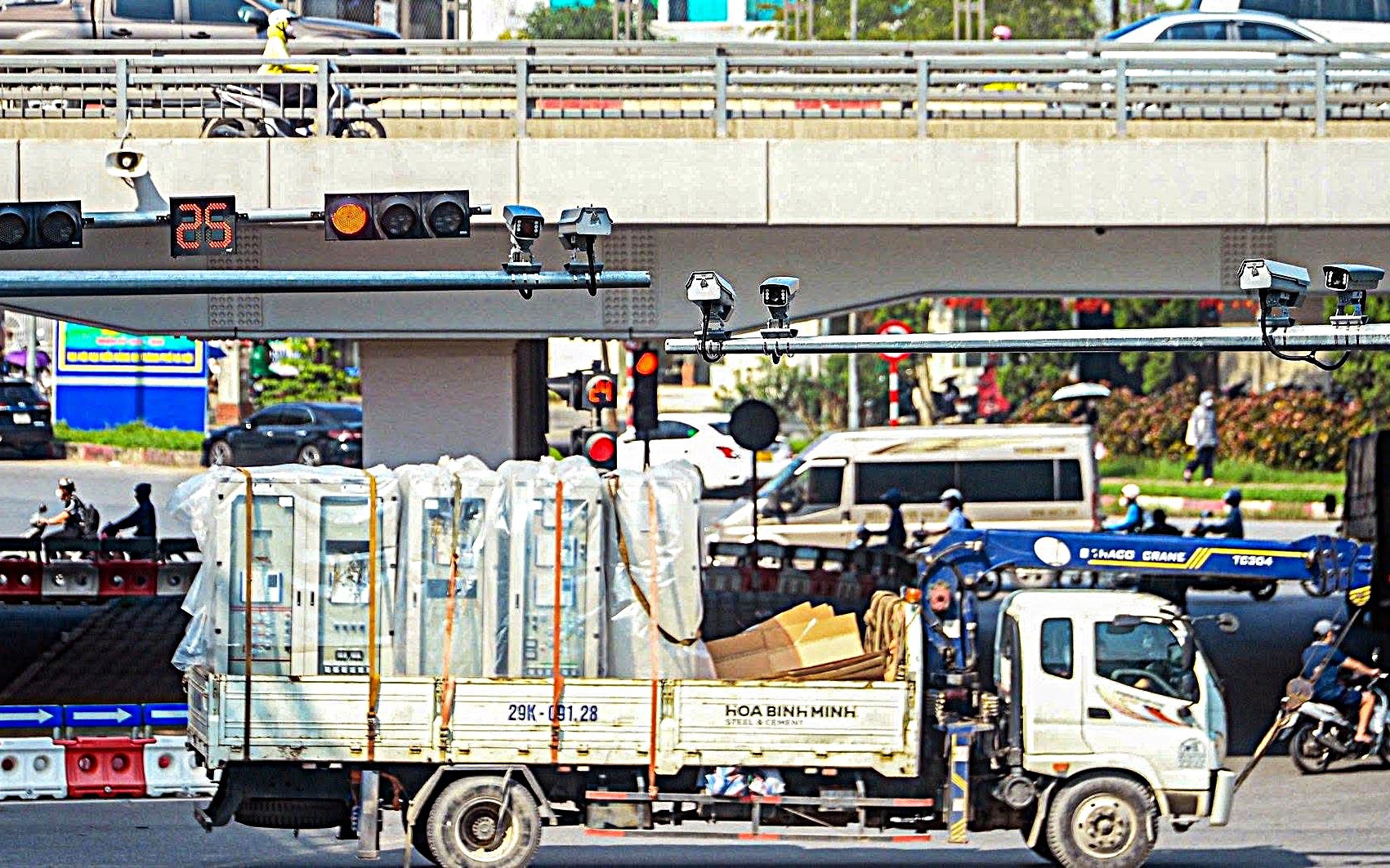 Phạt nguội xe máy: Camera AI phát hiện được lỗi sai nhưng chưa dễ thực hiện- Ảnh 1. Gần 2 tháng, chỉ 3 camera AI đã phát hiện hơn 18 nghìn trường hợp vi phạm giao thông