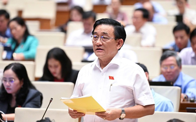 ĐBQH Trần Khánh Thu: Xin đừng để nhân viên y tế vừa cứu người, vừa phải sợ bị hành hung- Ảnh 4. ĐBQH Trần Khánh Thu: Xin đừng để nhân viên y tế vừa cứu người, vừa phải sợ bị hành hung- Ảnh 4.