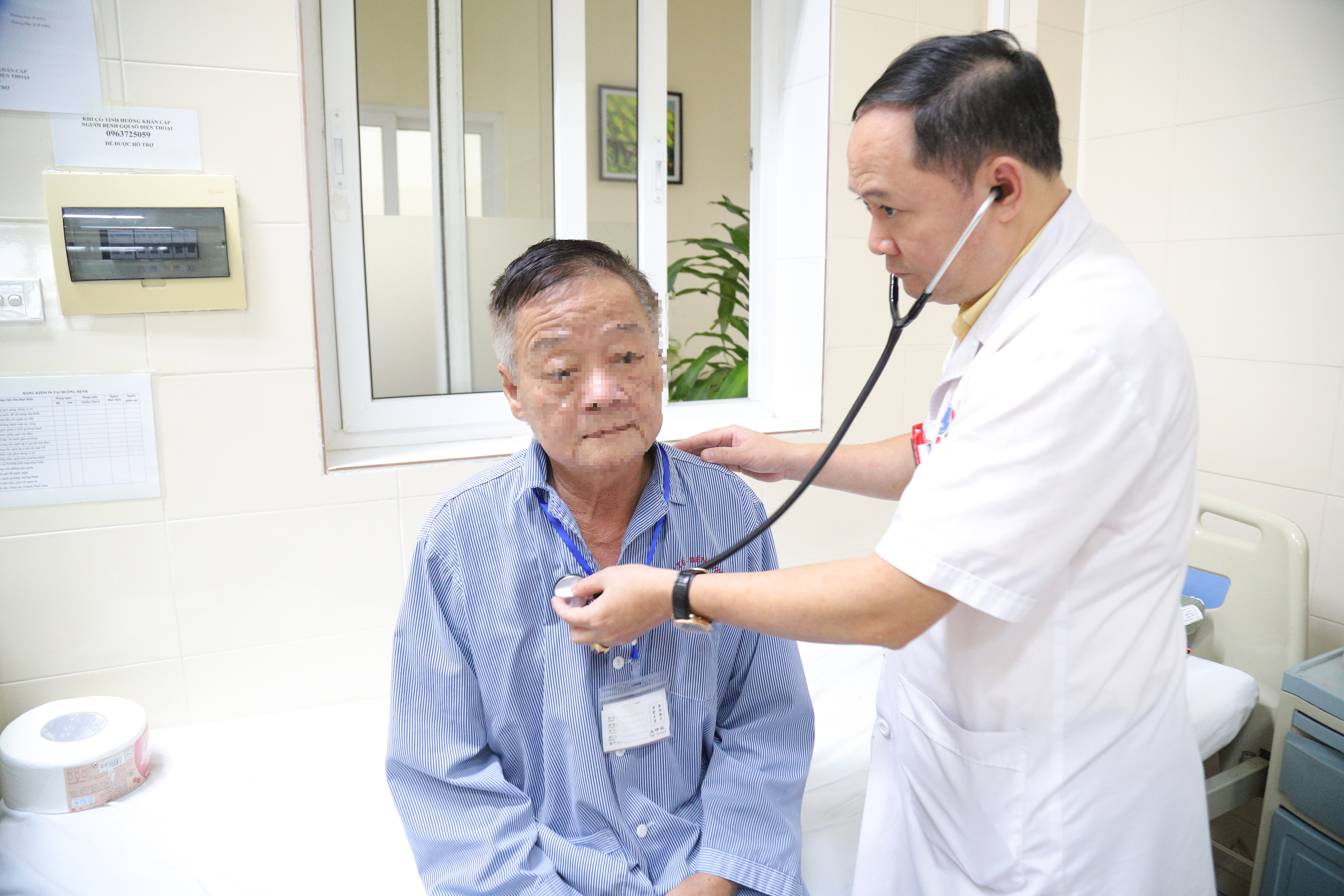 Phát hiện và điều trị sớm, điều kỳ diệu xảy ra với bệnh nhân ung thư U70- Ảnh 1.