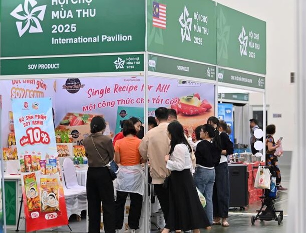 Hội chợ Mùa Thu lần thứ nhất – 2025: Các gian hàng quốc tế hút khách, giao thương sôi động- Ảnh 4. Hội chợ Mùa Thu lần thứ nhất – 2025: Các gian hàng quốc tế hút khách, giao thương sôi động- Ảnh 4.