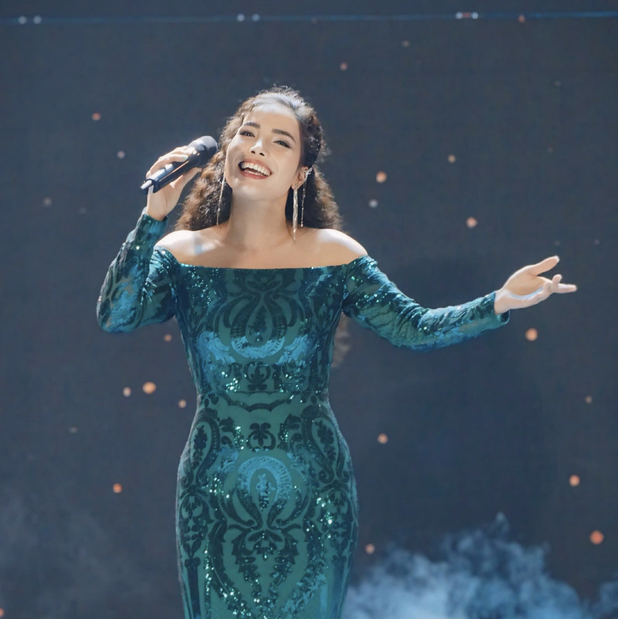 Phương Nhung trở lại với đêm nhạc kỷ niệm 20 năm: 'Mắt Nhung' không chỉ là tên gọi- Ảnh 2. Phương Nhung trở lại với đêm nhạc kỷ niệm 20 năm: 'Mắt Nhung' không chỉ là tên gọi- Ảnh 2.