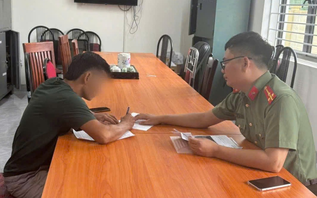 Hai phụ nữ đăng tin sai sự thật về vụ ‘bắt cóc trẻ em’- Ảnh 2. Xử phạt hai chủ tài khoản Facebook đăng thông tin sai sự thật