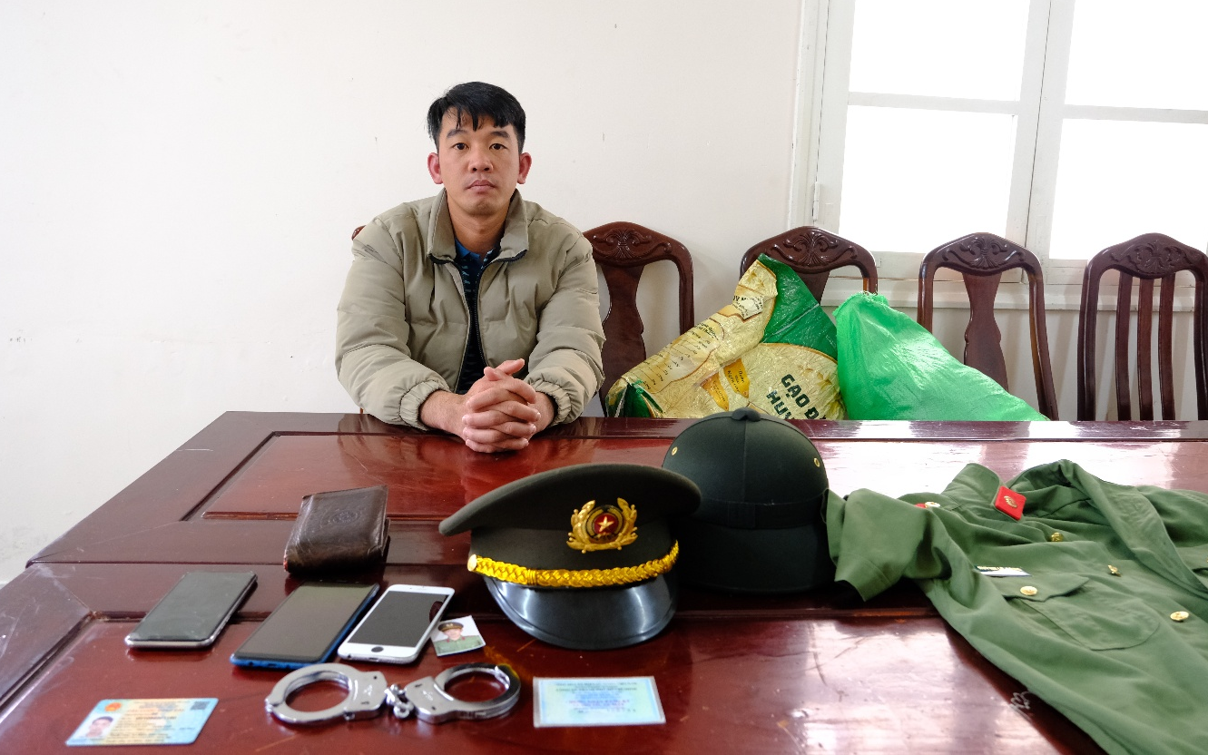 Bắt giữ thanh niên giả danh công an để ‘tạo uy tín’