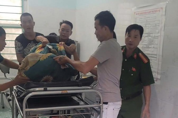 Công an Tuyên Quang kịp thời đưa sản phụ đi sinh an toàn trong mưa lũ- Ảnh 3.
