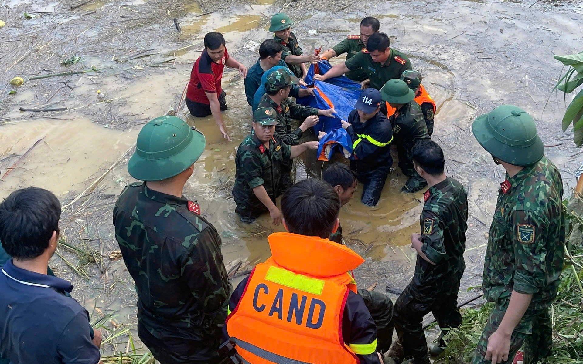 Tìm thấy thi thể cháu bé lớp 4 bị nước lũ cuốn trôi dưới suối Mon, Sơn La- Ảnh 3.