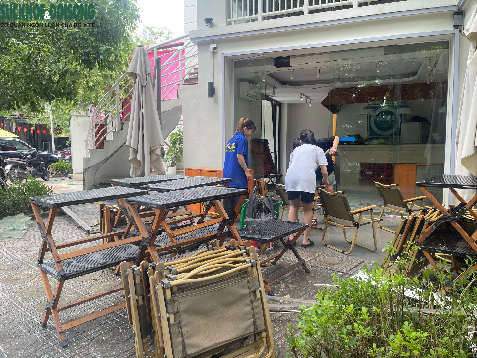 Người dân 'ốc đảo triệu đô' ở Hà Nội tất bật dọn nhà sau ngập lụt- Ảnh 5.