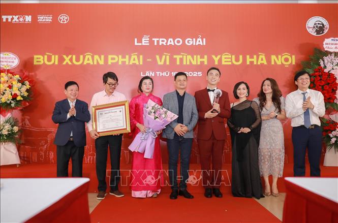 Giải thưởng Bùi Xuân Phái 2025 vinh danh nhạc sĩ Trần Tiến- Ảnh 5. Giải thưởng Bùi Xuân Phái 2025 vinh danh nhạc sĩ Trần Tiến- Ảnh 5.