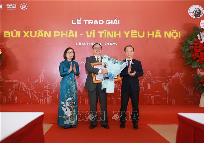 Giải thưởng Bùi Xuân Phái 2025 vinh danh nhạc sĩ Trần Tiến- Ảnh 6. Giải thưởng Bùi Xuân Phái 2025 vinh danh nhạc sĩ Trần Tiến- Ảnh 6.