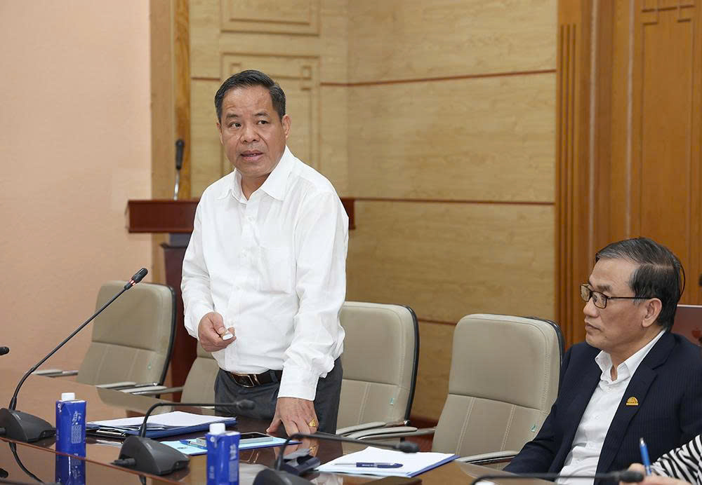 Thứ trưởng Trần Văn Thuấn: Cần hoàn thiện thể chế và quy định pháp luật để bảo vệ an ninh, an toàn cơ sở y tế- Ảnh 2.