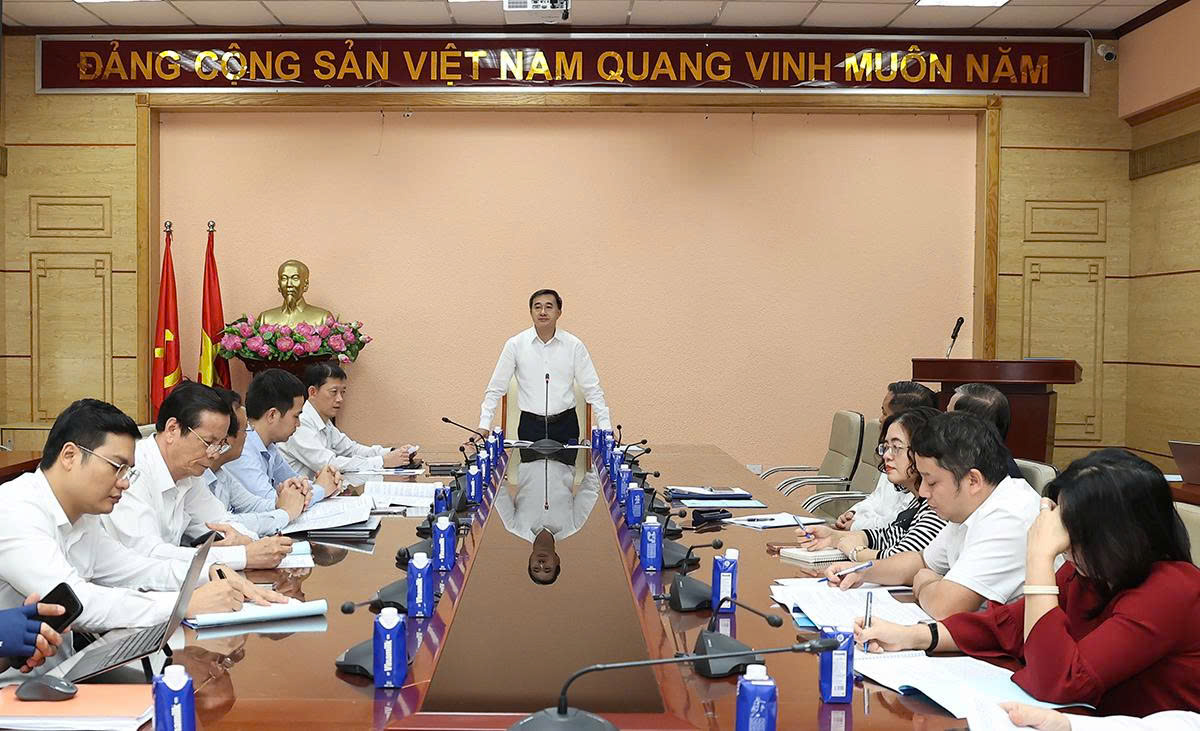Thứ trưởng Trần Văn Thuấn: Cần hoàn thiện thể chế và quy định pháp luật để bảo vệ an ninh, an toàn cơ sở y tế- Ảnh 7.