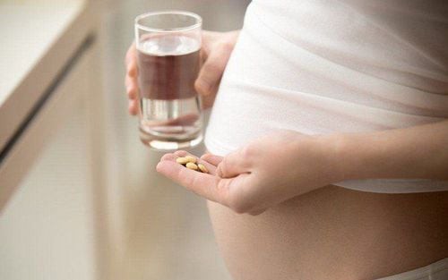 Uống axit folic sau khi biết có thai liệu có quá muộn? 1 axit folic 1761825576625263213925 0 0 313 500 crop 17618255793761643259970