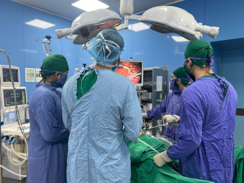 Ca mổ cứu cụ bà 85 tuổi bị ung thư dạ dày mắc nhiều bệnh nền nguy hiểm- Ảnh 1. Ca mổ cứu cụ bà 85 tuổi bị ung thư dạ dày mắc nhiều bệnh nền nguy hiểm- Ảnh 1.