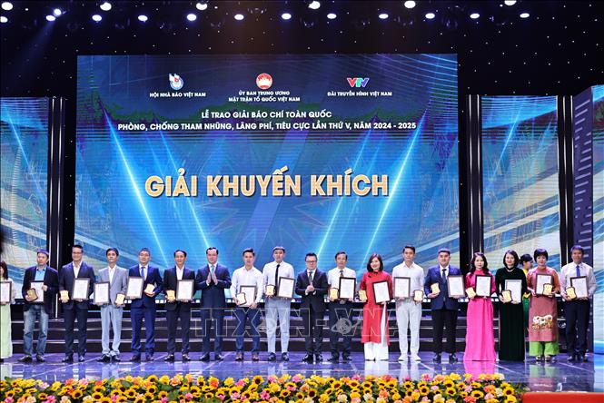 44 tác phẩm được trao Giải báo chí toàn quốc phòng, chống tham nhũng, lãng phí, tiêu cực lần thứ V- Ảnh 6. 44 tác phẩm được trao Giải báo chí toàn quốc phòng, chống tham nhũng, lãng phí, tiêu cực lần thứ V- Ảnh 6.