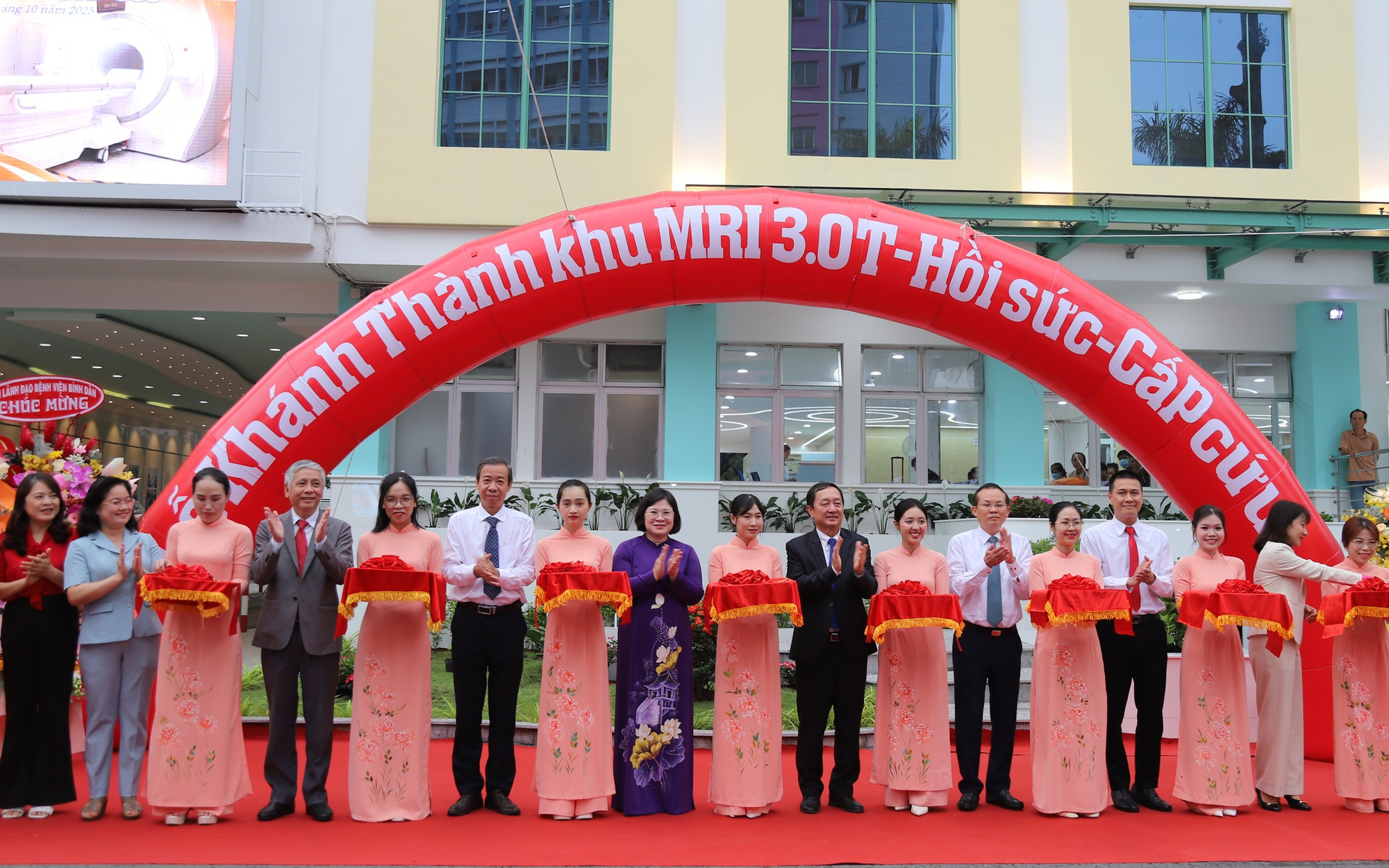 Khánh thành công trình khám chữa bệnh kỹ thuật cao 171 tỷ đồng ở Huế- Ảnh 4. Khánh thành công trình khám chữa bệnh kỹ thuật cao 171 tỷ đồng ở Huế- Ảnh 4.