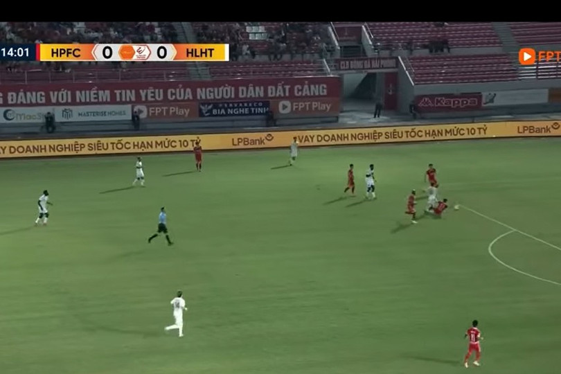 Cần xem xét lại công tác trọng tài trận Hồng Lĩnh Hà Tĩnh gặp Hải Phòng- Ảnh 2.