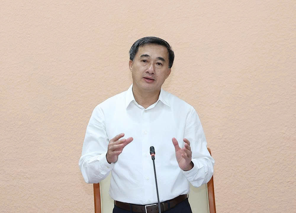Thứ trưởng Trần Văn Thuấn: Cần hoàn thiện thể chế và quy định pháp luật để bảo vệ an ninh, an toàn cơ sở y tế- Ảnh 1.