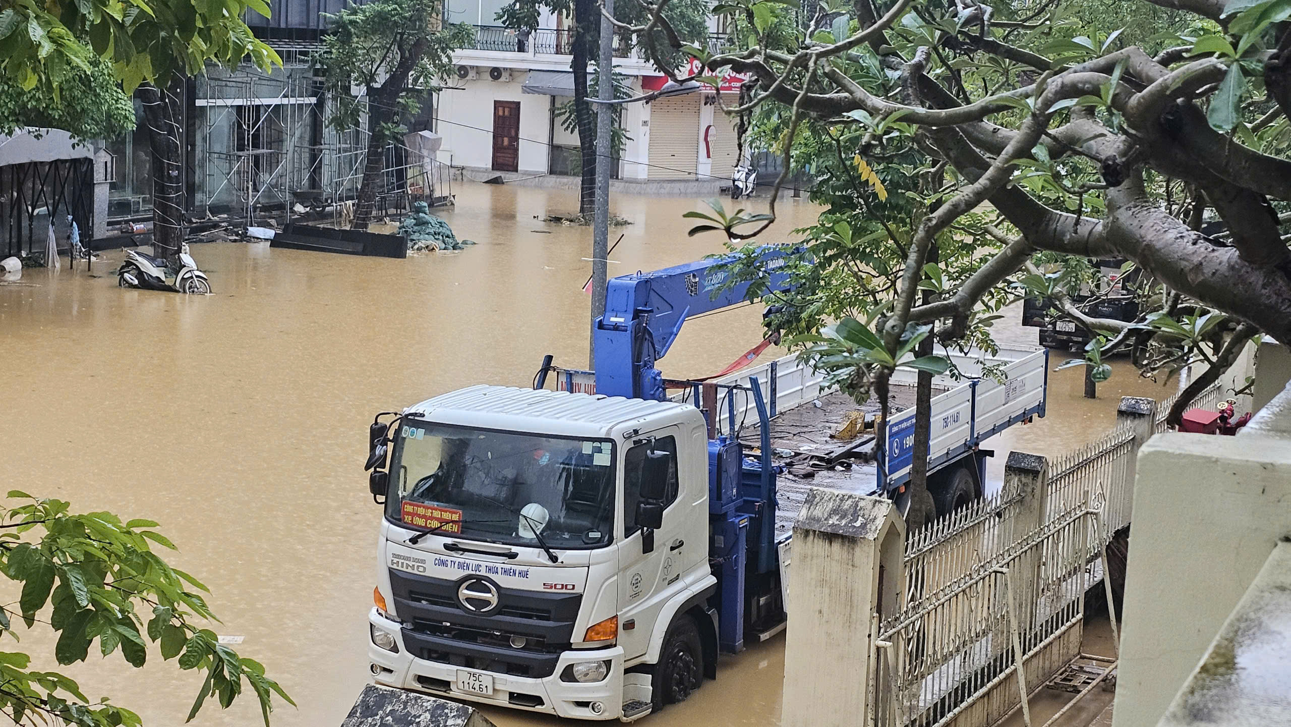 Tình người trong cơn lũ lịch sử- Ảnh 10. Tình người trong cơn lũ lịch sử- Ảnh 10.