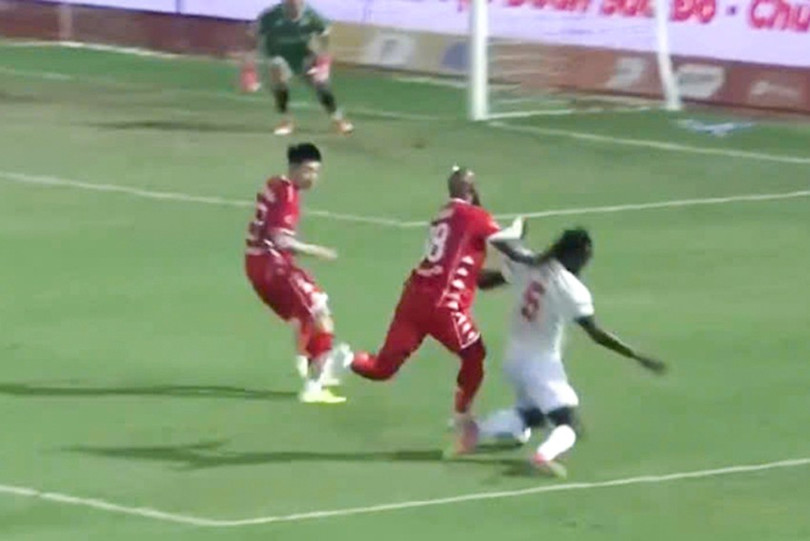 Cần xem xét lại công tác trọng tài trận Hồng Lĩnh Hà Tĩnh gặp Hải Phòng- Ảnh 3.