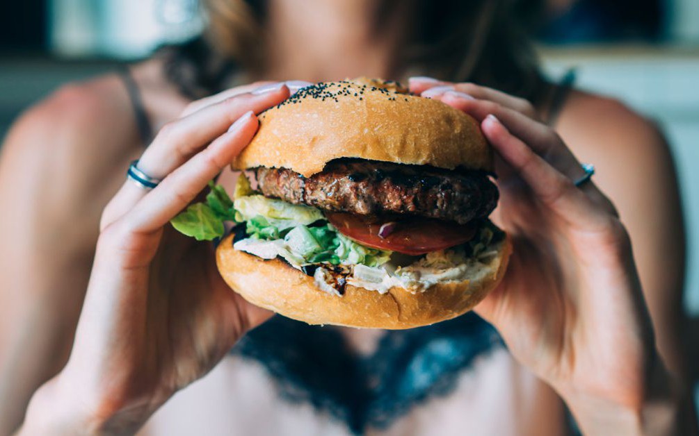 7 nguồn thực phẩm giàu protein hàng đầu giúp giảm cân và tốt cho tim- Ảnh 4. Lợi ích bất ngờ của việc ‘ăn xả’ khi đang giảm cân