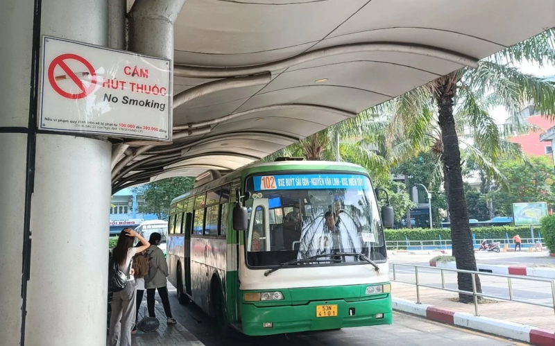 Đẩy mạnh thực hiện phương tiện giao thông công cộng không khói thuốc lá- Ảnh 1. Đẩy mạnh thực hiện phương tiện giao thông công cộng không khói thuốc lá- Ảnh 1.
