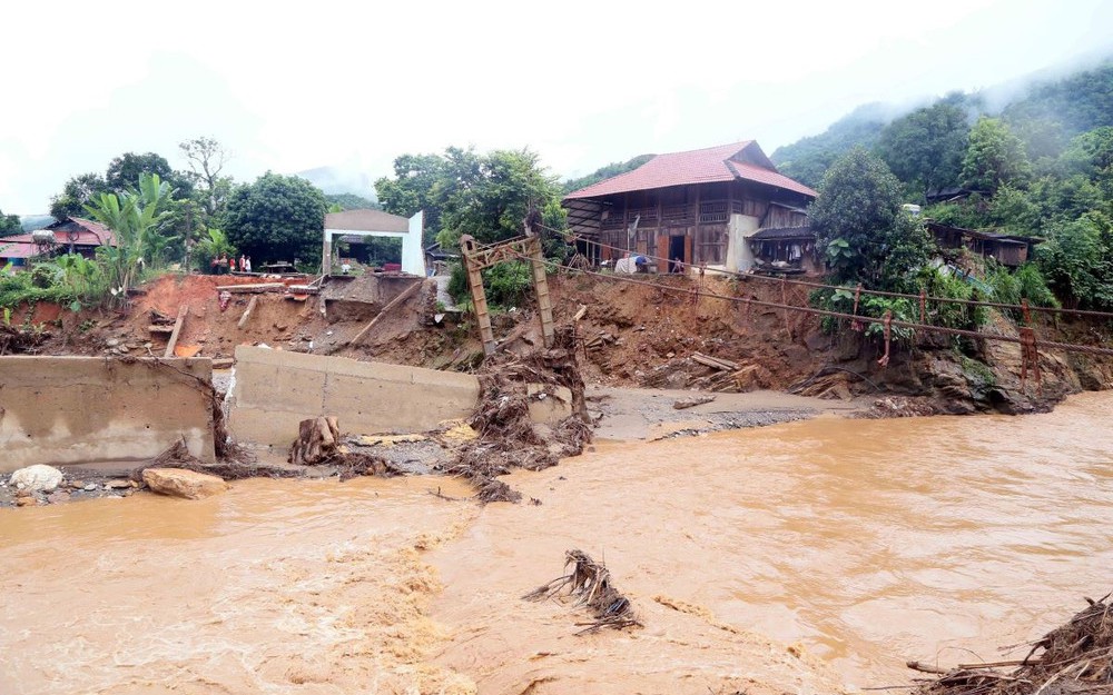 Mưa lớn khiến nhiều nơi ở Hà Tĩnh ngập lụt, tuyến đường ven biển bị sạt lở- Ảnh 7. Mưa lớn khiến nhiều nơi ở Hà Tĩnh ngập lụt, tuyến đường ven biển bị sạt lở- Ảnh 7.