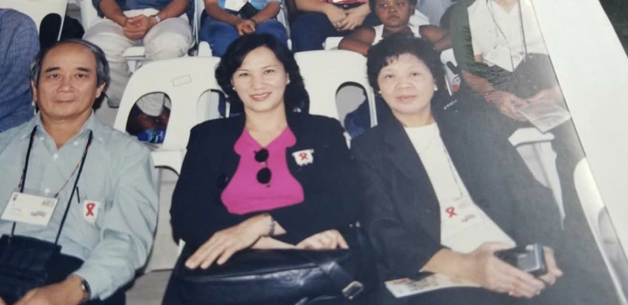 PGS.TS Chung Á - Hành trình của người gieo ánh sáng giữa vùng tối HIV/AIDS- Ảnh 5. PGS.TS Chung Á - Hành trình của người gieo ánh sáng giữa vùng tối HIV/AIDS- Ảnh 5.