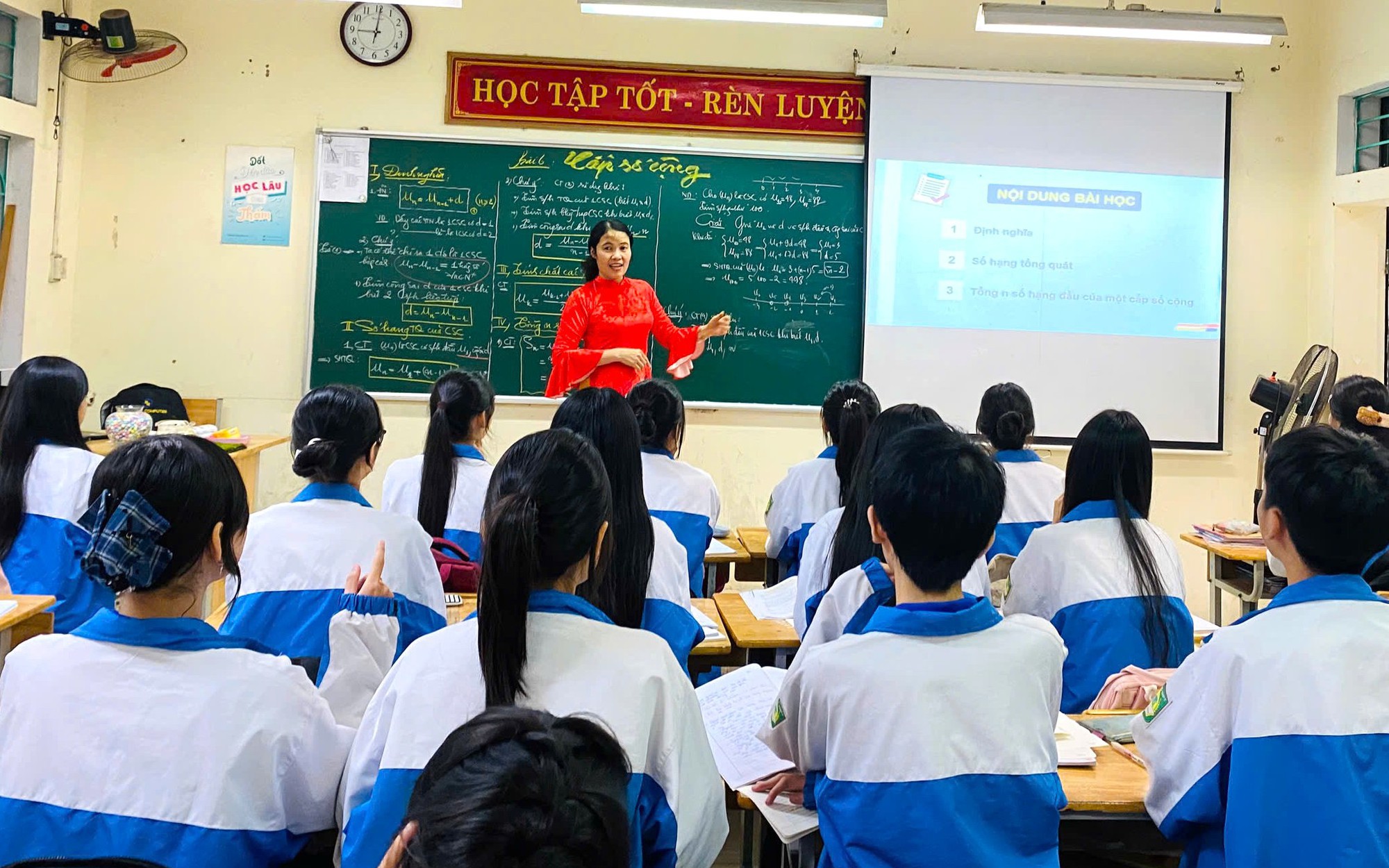 Gần 10.000 giáo viên Hà Nội kiến nghị về chính sách thu nhập tăng thêm