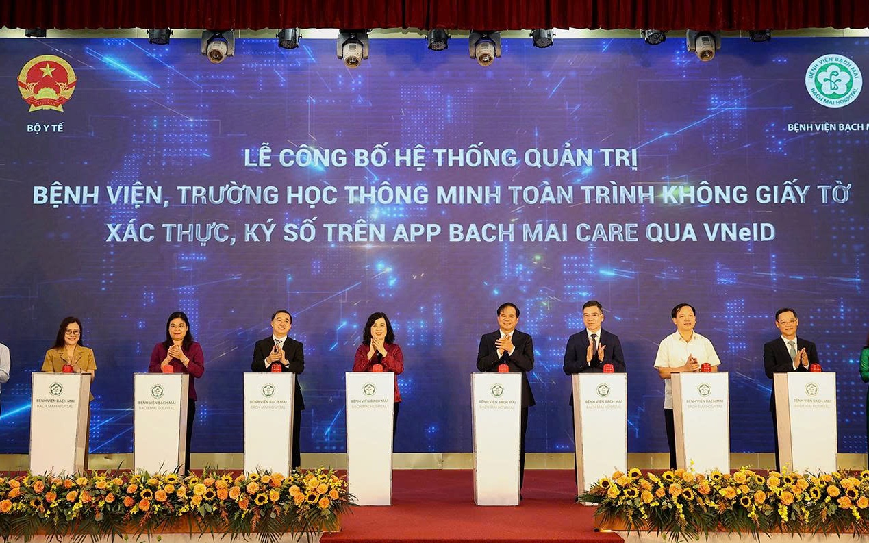 Bộ trưởng Đào Hồng Lan giao nhiệm vụ xây dựng bệnh viện thông minh toàn diện cho Bạch Mai