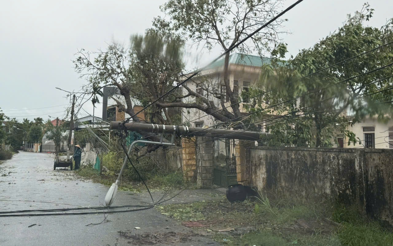 Bão Matmo di chuyển lệch về phía Bắc, tiến vào khu vực biên giới Quảng Ninh 