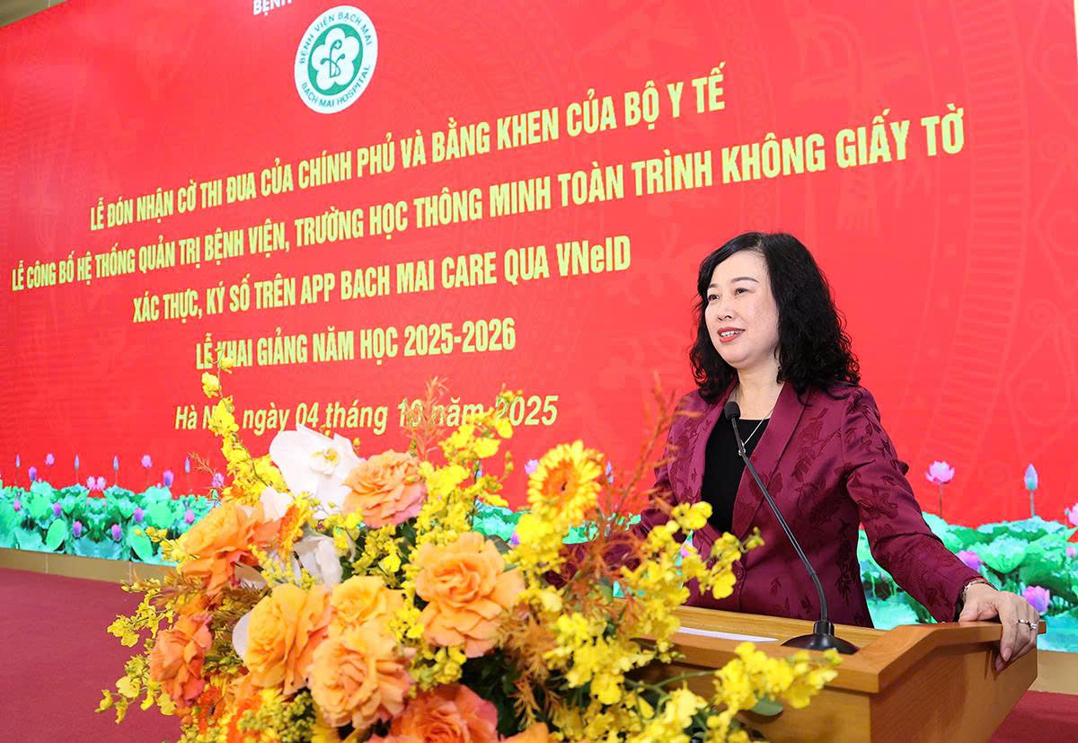 Bộ trưởng Đào Hồng Lan giao nhiệm vụ xây dựng bệnh viện thông minh toàn diện cho Bạch Mai- Ảnh 1.
