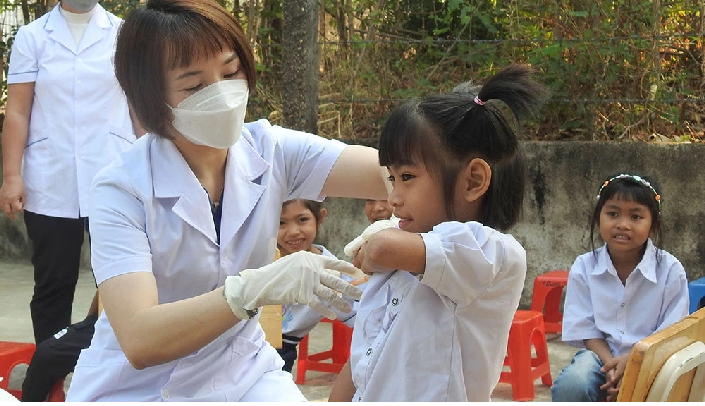 Kon Tum hoàn thành tiêm phòng sởi cho hơn 12.500 trẻ em, đạt trên 97%- Ảnh 2. Kon Tum hoàn thành tiêm phòng sởi cho hơn 12.500 trẻ em, đạt trên 97%- Ảnh 2.