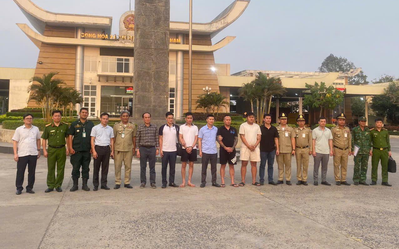  Tin lời mời “việc nhẹ, lương cao”, nam thanh niên 17 tuổi người Điện Biên lạc giữa Hà Nội- Ảnh 2.