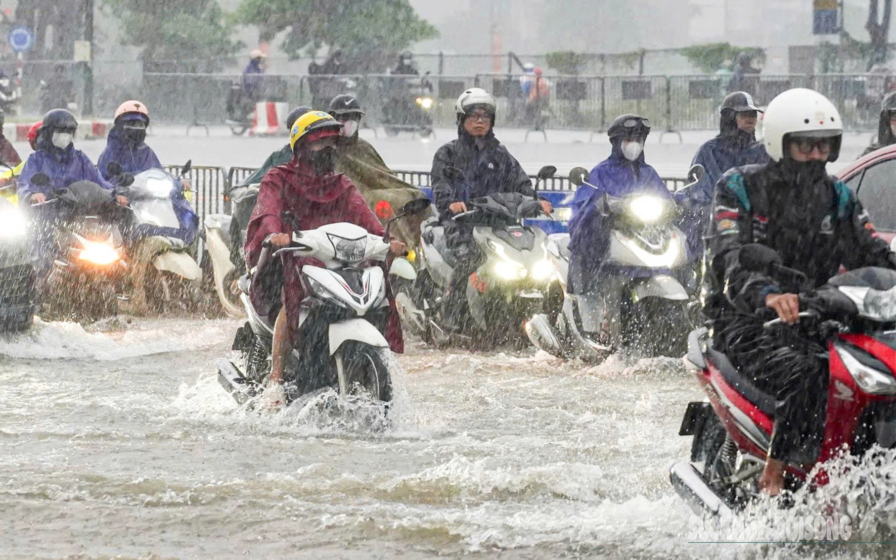 Một mùa mưa bão đầy bất thường khi các cơn bão dồn dập chuyển lên phía Bắc- Ảnh 3.