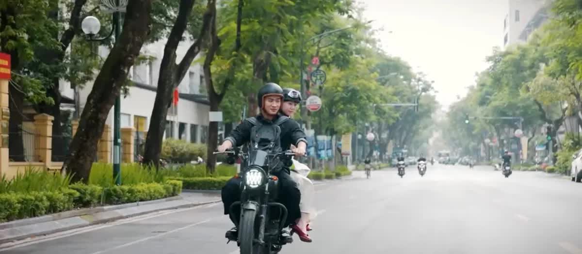 Điều không thể ngờ về diễn viên 'nam thần' đang gây tranh cãi trong 'Gió ngang khoảng trời xanh'- Ảnh 10. Điều không thể ngờ về diễn viên 'nam thần' đang gây tranh cãi trong 'Gió ngang khoảng trời xanh'- Ảnh 10.