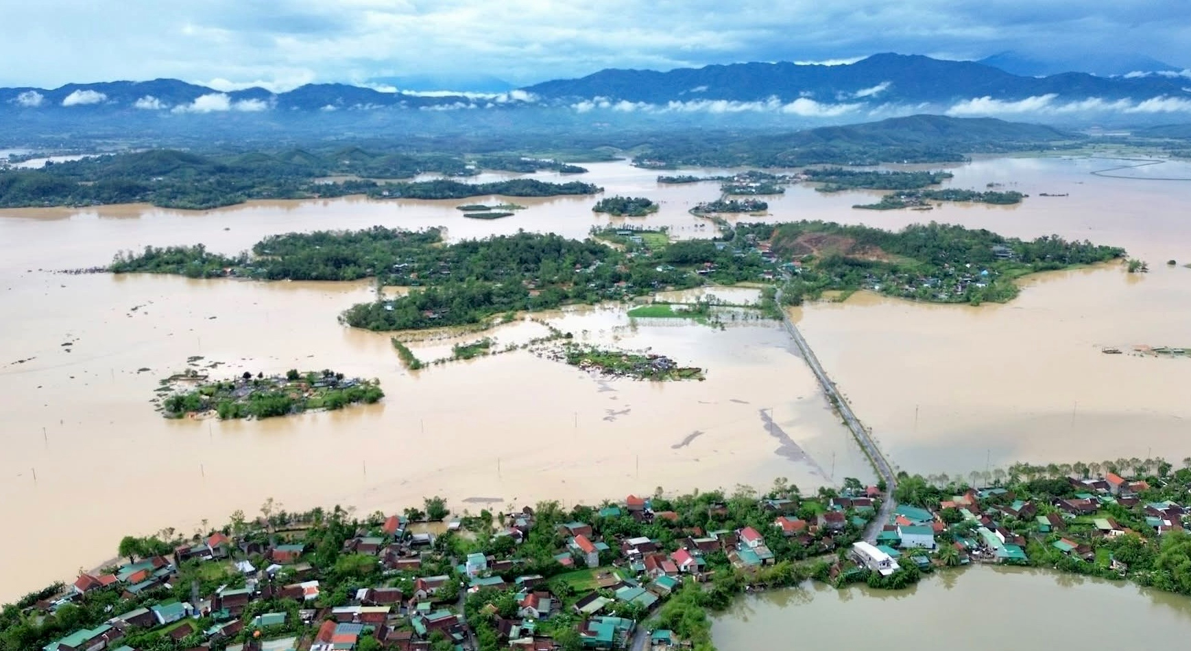 Không để người dân vùng lũ thiếu đói- Ảnh 1.