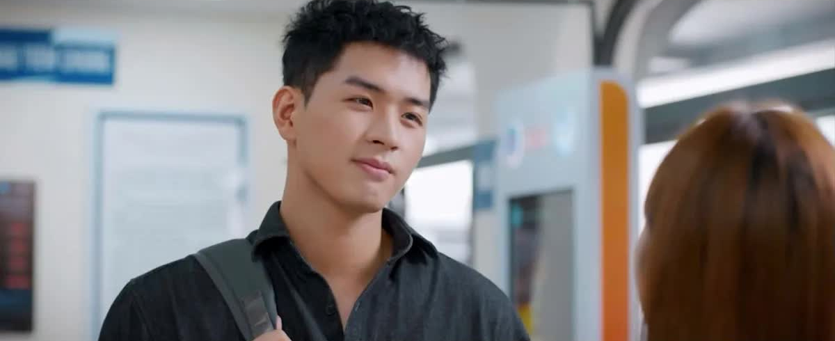 Điều không thể ngờ về diễn viên 'nam thần' đang gây tranh cãi trong 'Gió ngang khoảng trời xanh'- Ảnh 8. Điều không thể ngờ về diễn viên 'nam thần' đang gây tranh cãi trong 'Gió ngang khoảng trời xanh'- Ảnh 8.