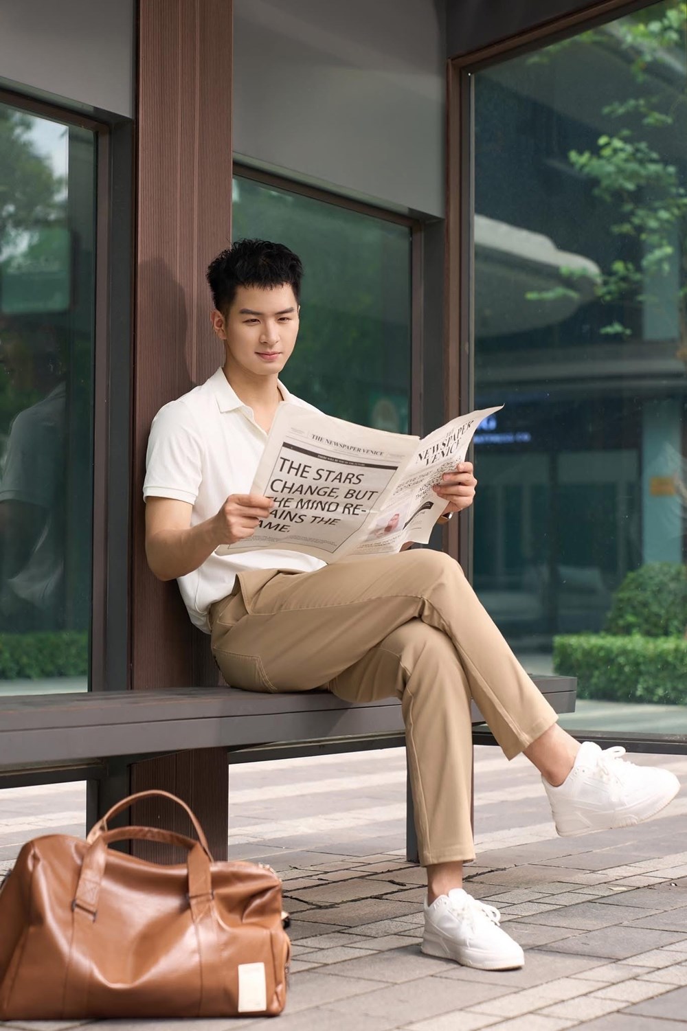 Điều không thể ngờ về diễn viên 'nam thần' đang gây tranh cãi trong 'Gió ngang khoảng trời xanh'- Ảnh 2. Điều không thể ngờ về diễn viên 'nam thần' đang gây tranh cãi trong 'Gió ngang khoảng trời xanh'- Ảnh 2.