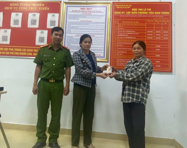 Nhặt được lắc vàng 5 chỉ, người phụ nữ vội tìm công an- Ảnh 1.